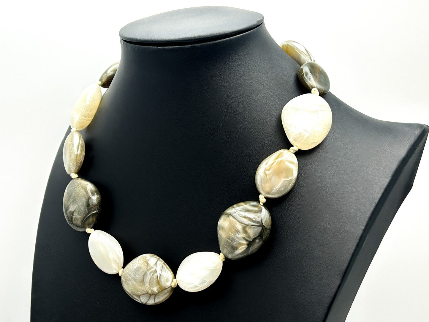 Statement Acrylic Beaded Necklace Grey Cream Marble Effect Chunky 17” Retro