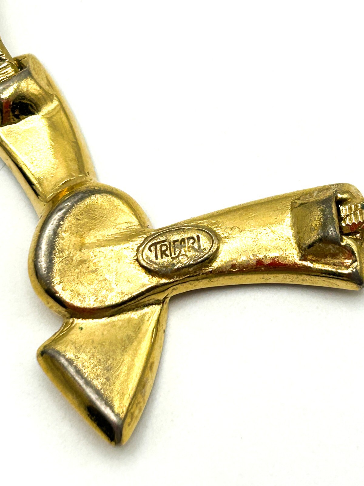 Vintage Trifari Gold Tone Enamel Ribbon Pendant Necklace READ