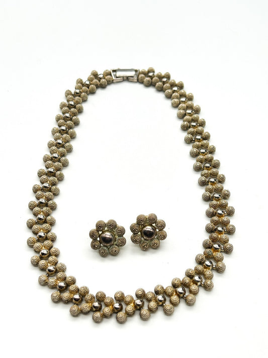 Vintage Gold Tone Rope Effect Ball Necklace Set Floral Stud Earrings 16.5”
