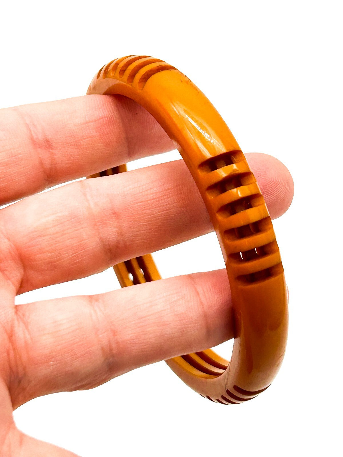 Vintage Deep Carved Butterscotch Bakelite Bangle 1930s-early 40s 6.5cm