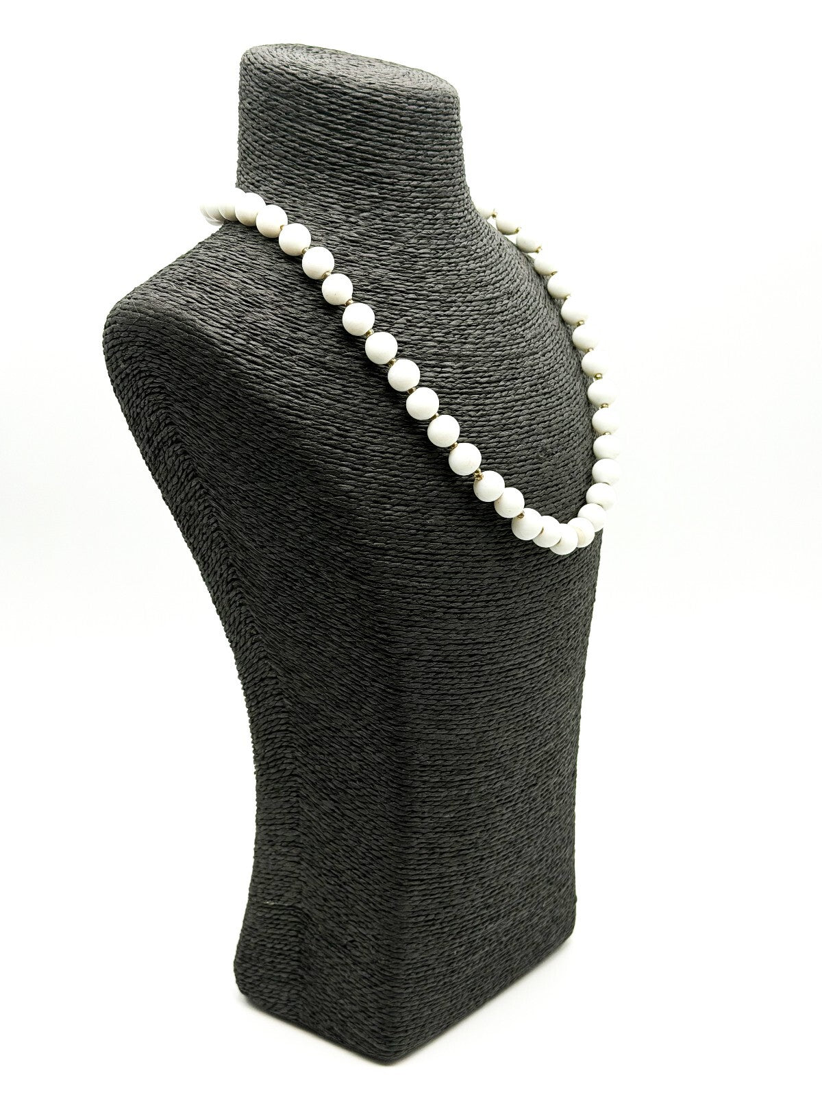 Vintage White Milk Glass Graduated Bead Necklace Gold Tone Spacers 21”