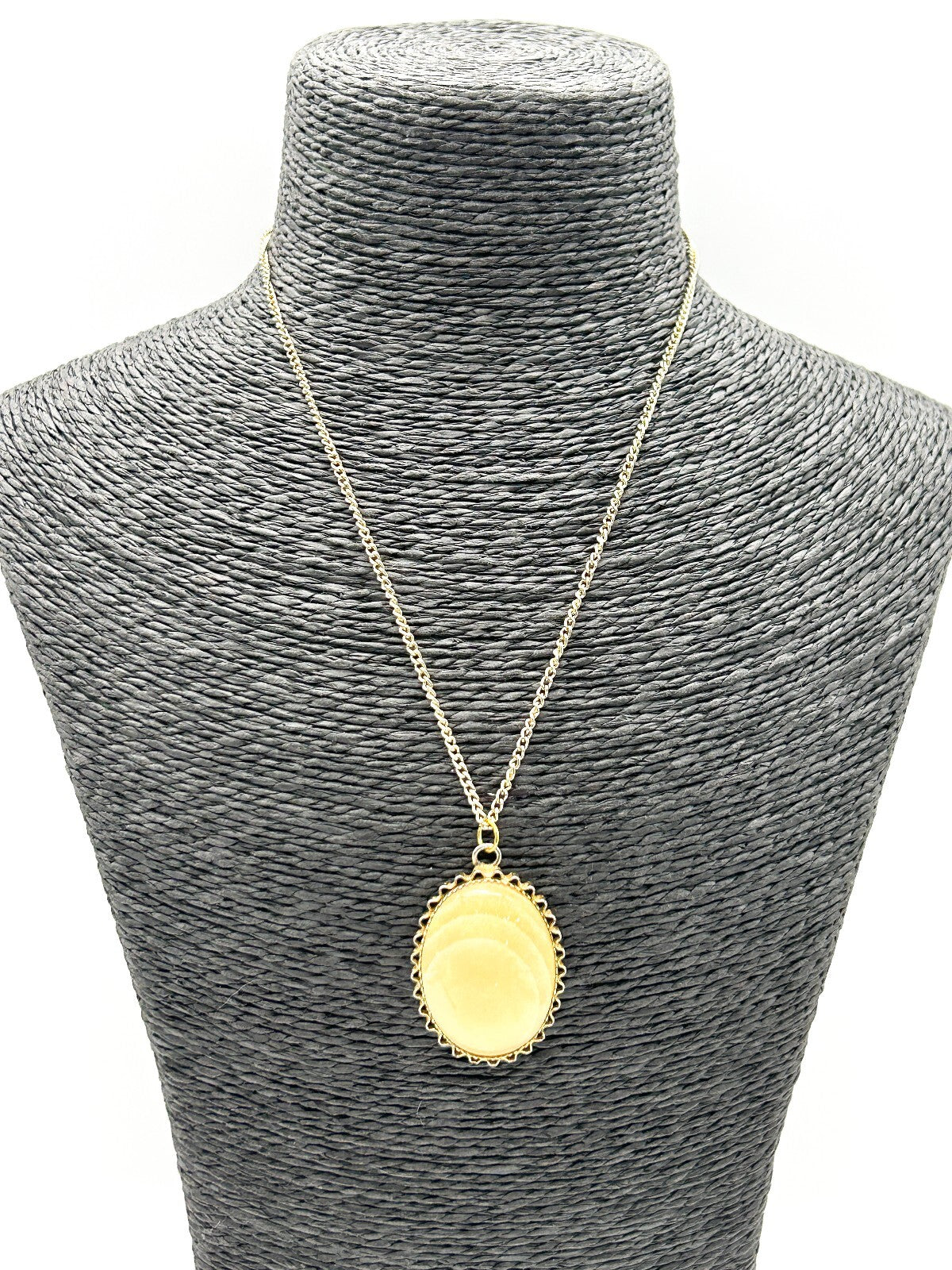Vintage Lemon Agate Cabochon Pendant Necklace Gold Tone Oval Yellow Gemstone