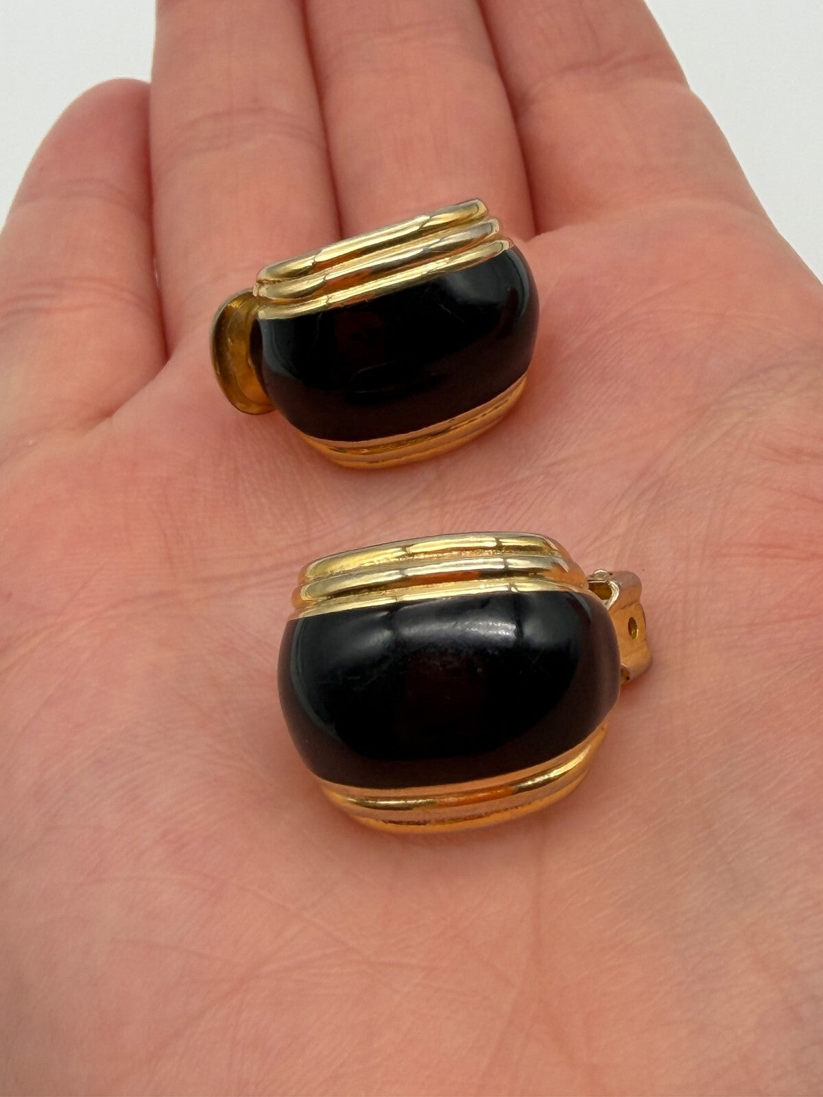 Vintage Black Gold Tone Clip On Earrings Ribbed Domed Retro Statement
