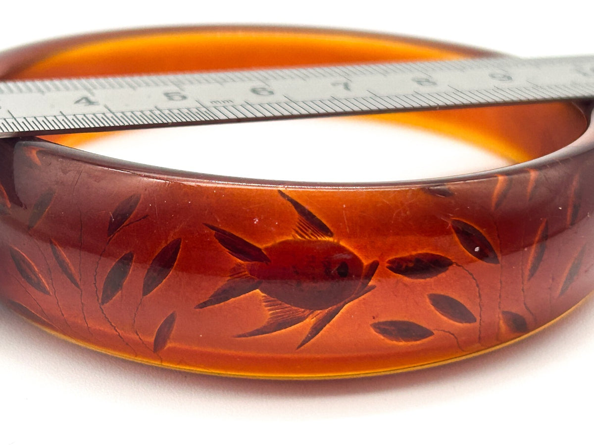 Vintage Bakelite Reverse Carved Fish & Reeds Scene Retro Bangle Bracelet
