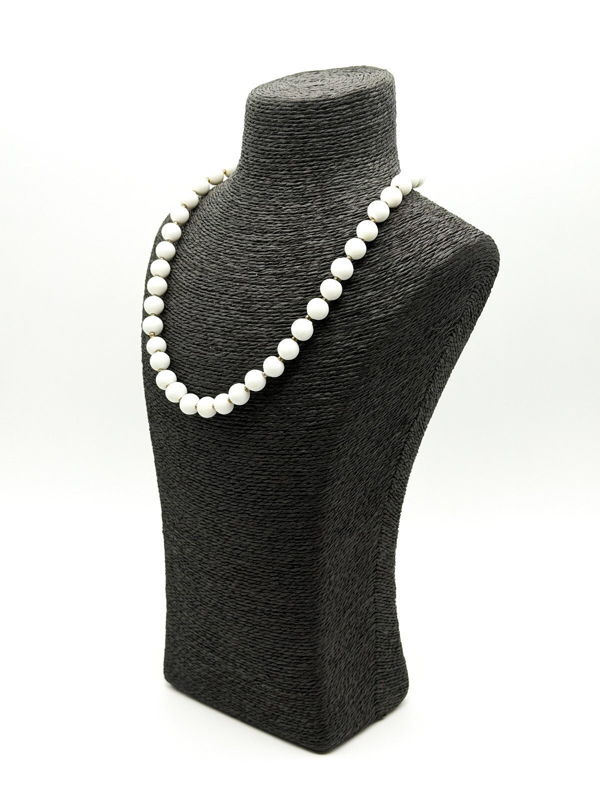 Vintage White Milk Glass Graduated Bead Necklace Gold Tone Spacers 21”