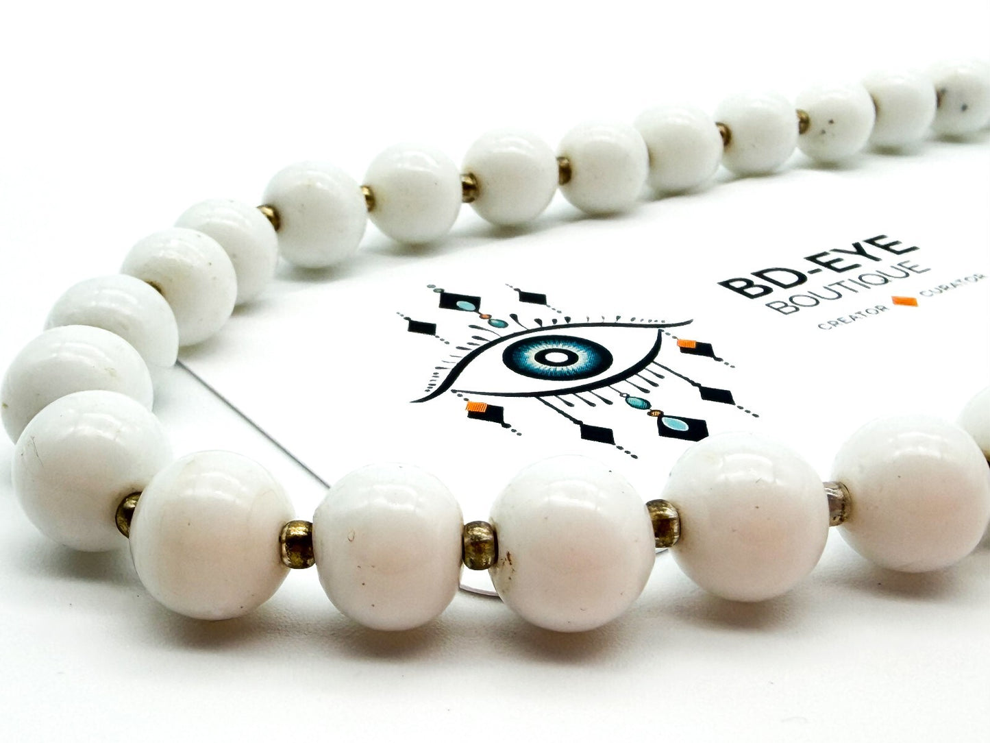 Vintage White Milk Glass Graduated Bead Necklace Gold Tone Spacers 21”