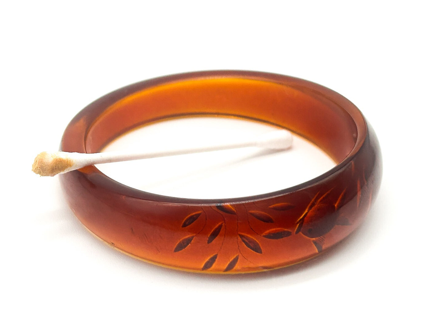 Vintage Bakelite Reverse Carved Fish & Reeds Scene Retro Bangle Bracelet