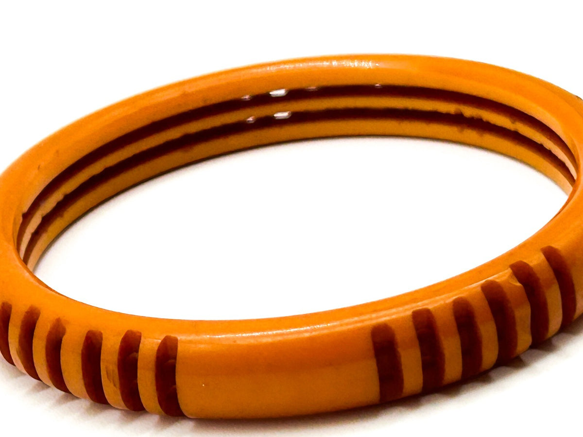 Vintage Deep Carved Butterscotch Bakelite Bangle 1930s-early 40s 6.5cm