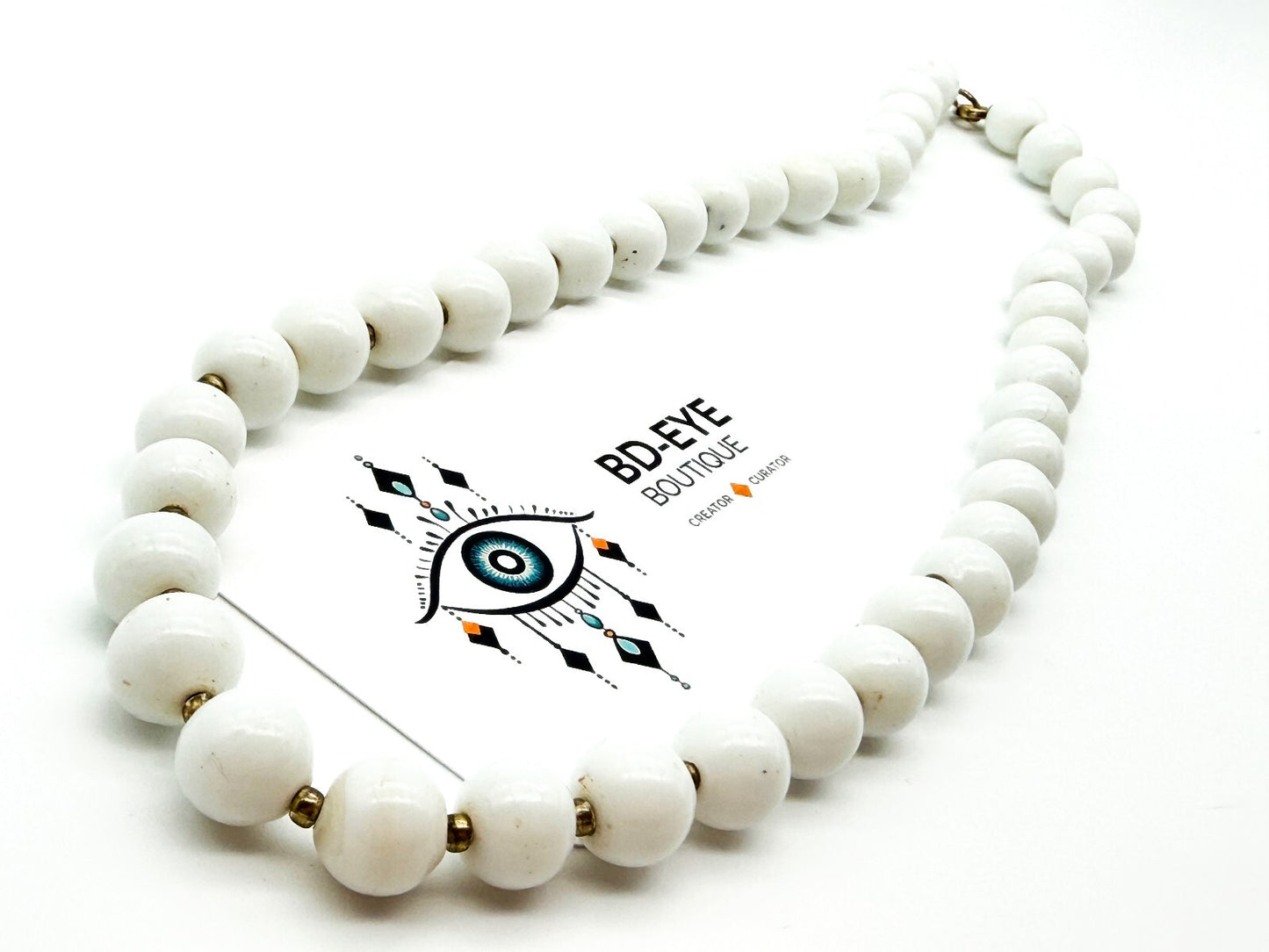Vintage White Milk Glass Graduated Bead Necklace Gold Tone Spacers 21”