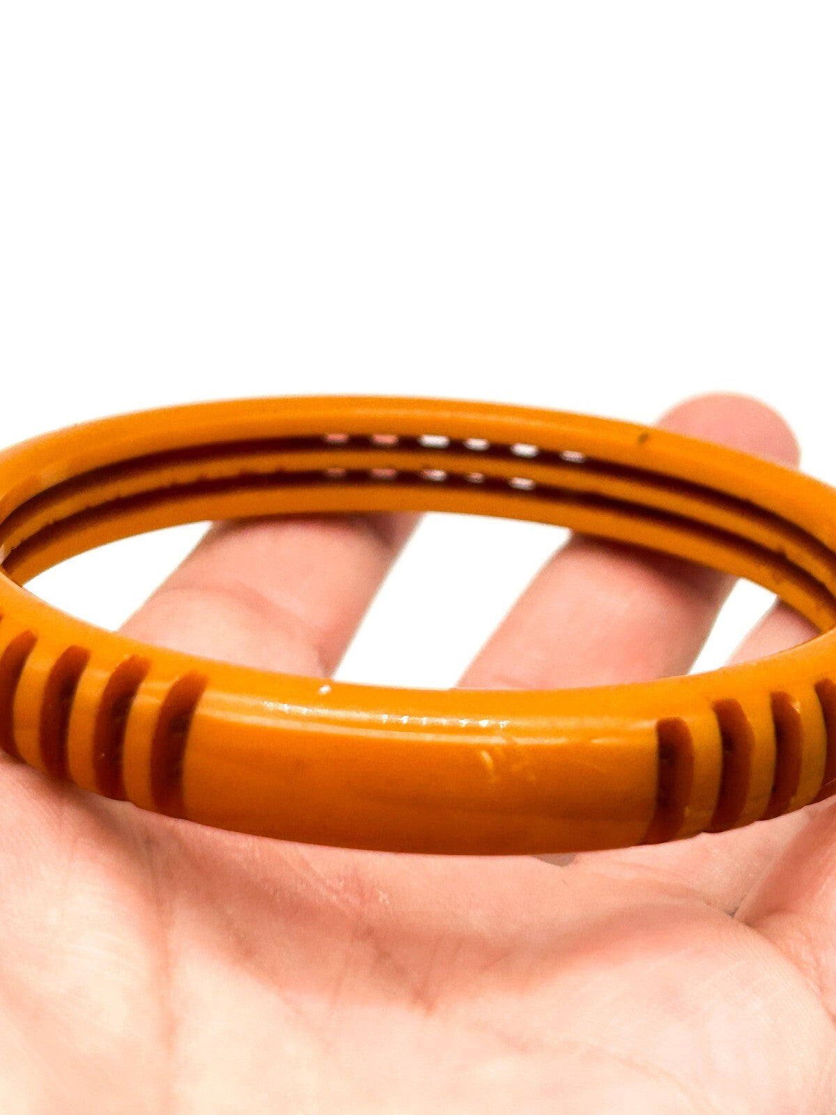 Vintage Deep Carved Butterscotch Bakelite Bangle 1930s-early 40s 6.5cm