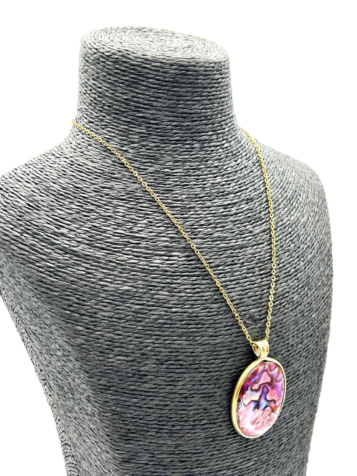 Vintage Abalone Paua Shell Pendant Necklace Gold Tone Oval Iridescent 17.5”