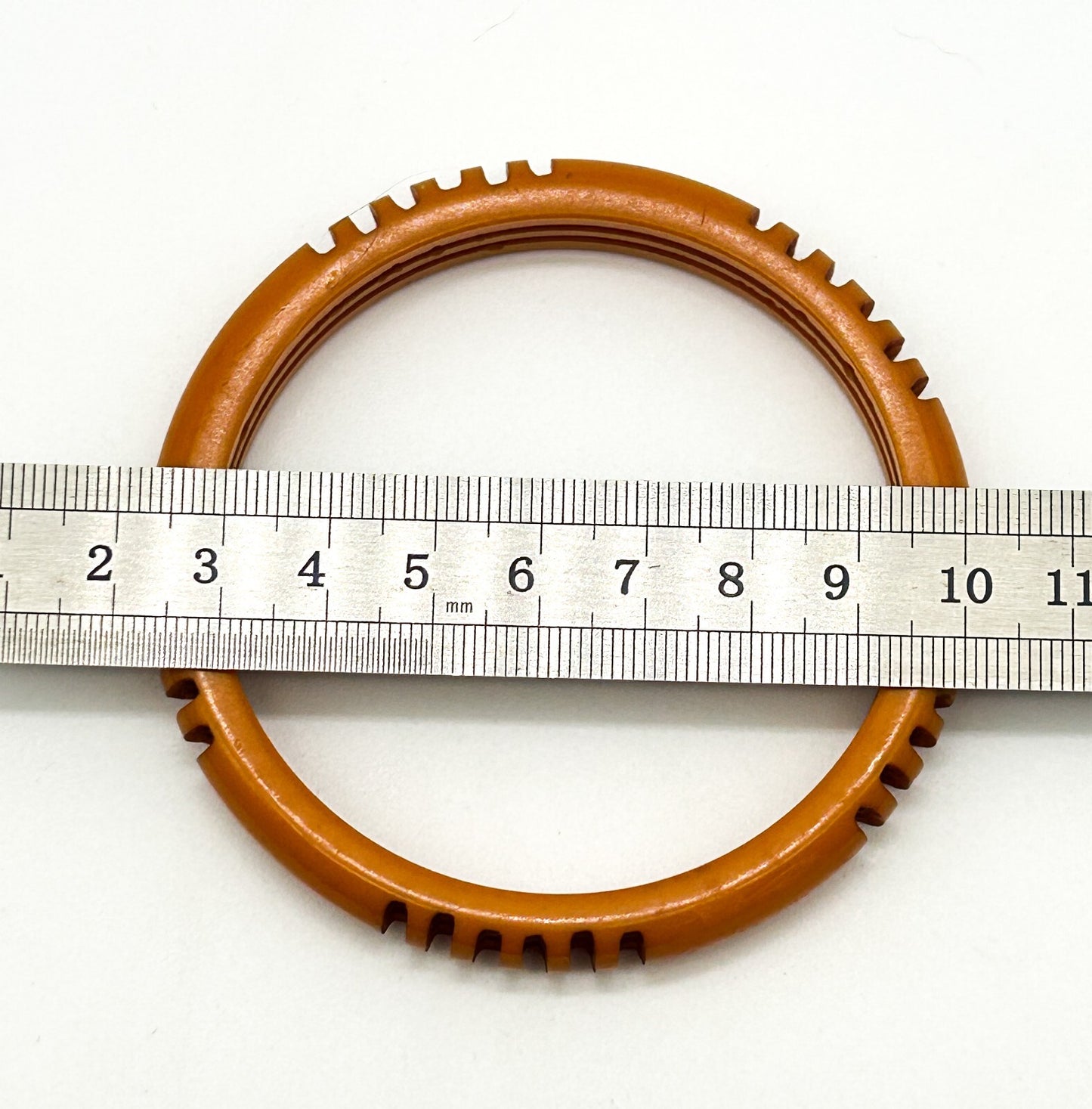 Vintage Deep Carved Butterscotch Bakelite Bangle 1930s-early 40s 6.5cm