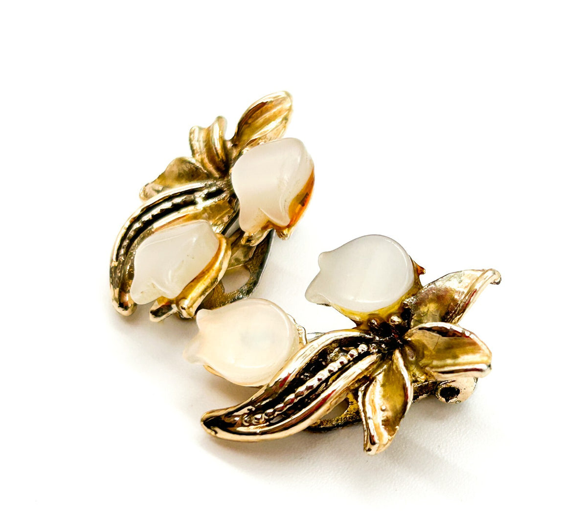 Vintage Gold Tone Thermoset Lucite Tulip Flower Clip On Earrings 1950s Retro