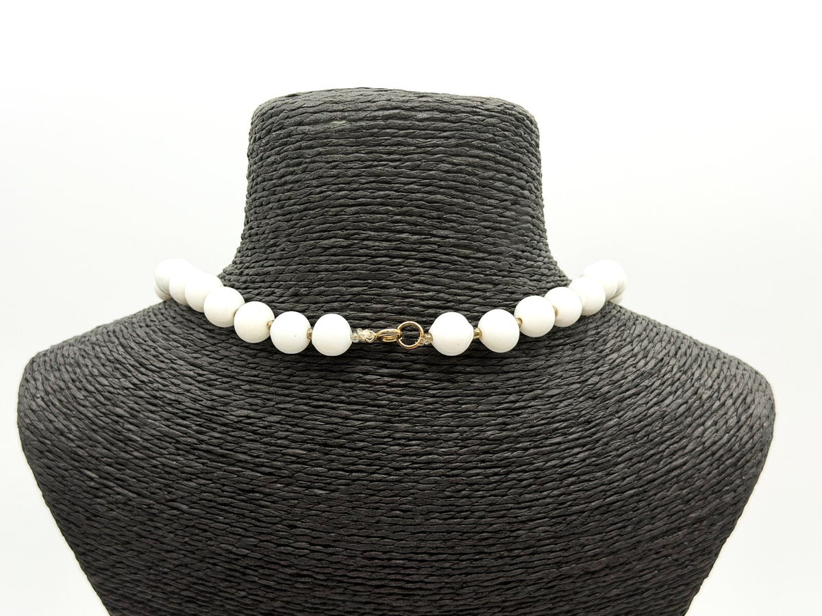 Vintage White Milk Glass Graduated Bead Necklace Gold Tone Spacers 21”
