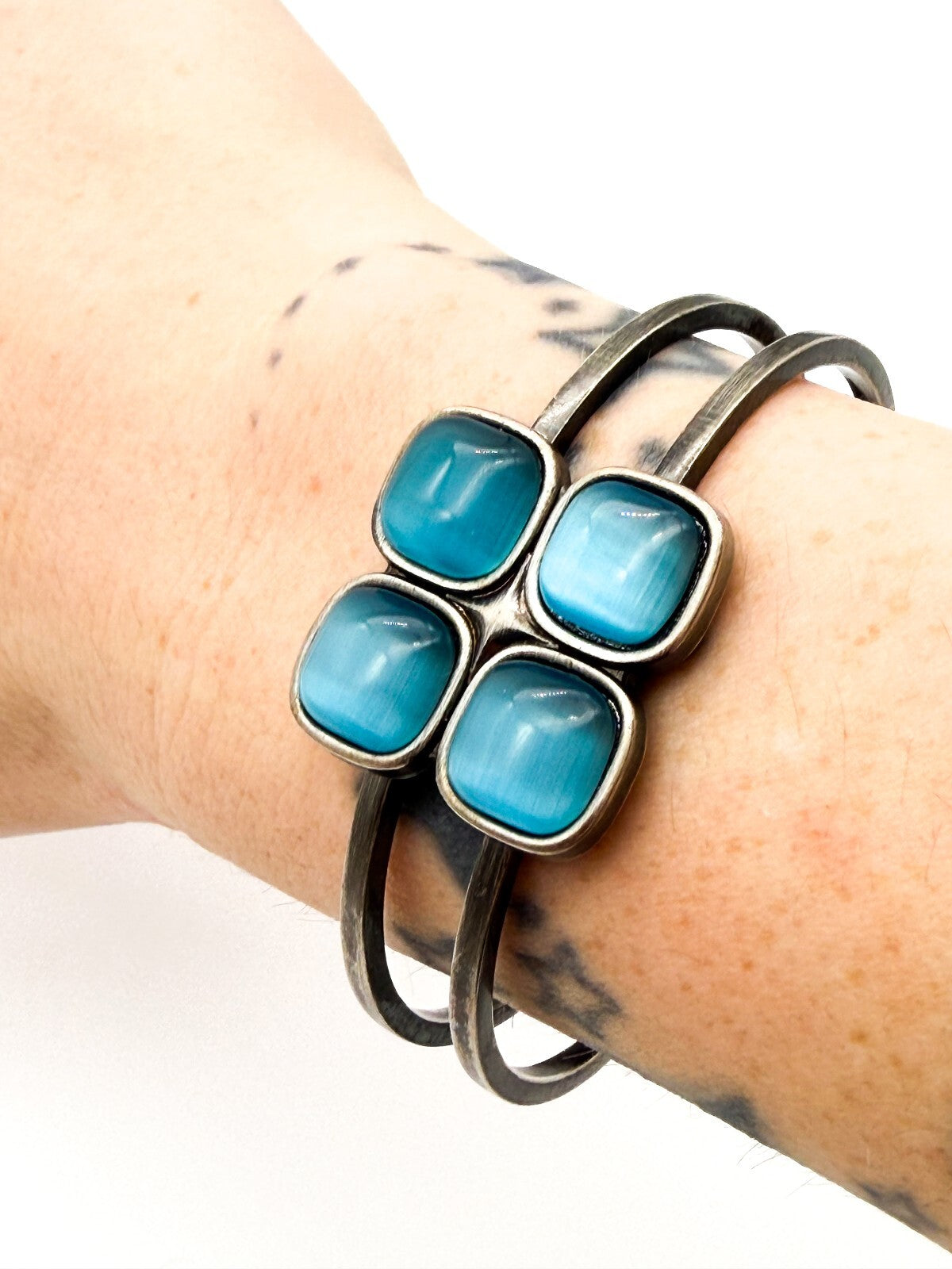 Vintage Blue Cat’s Eye Glass Clamper Bangle Silver Tone Hinged Bracelet Retro