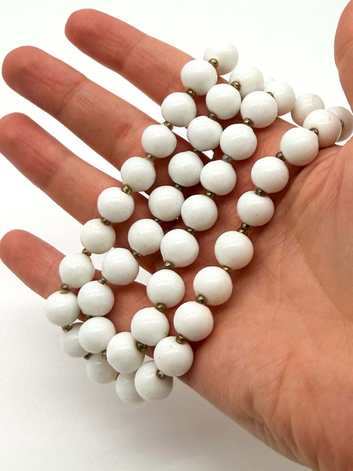 Vintage White Milk Glass Graduated Bead Necklace Gold Tone Spacers 21”