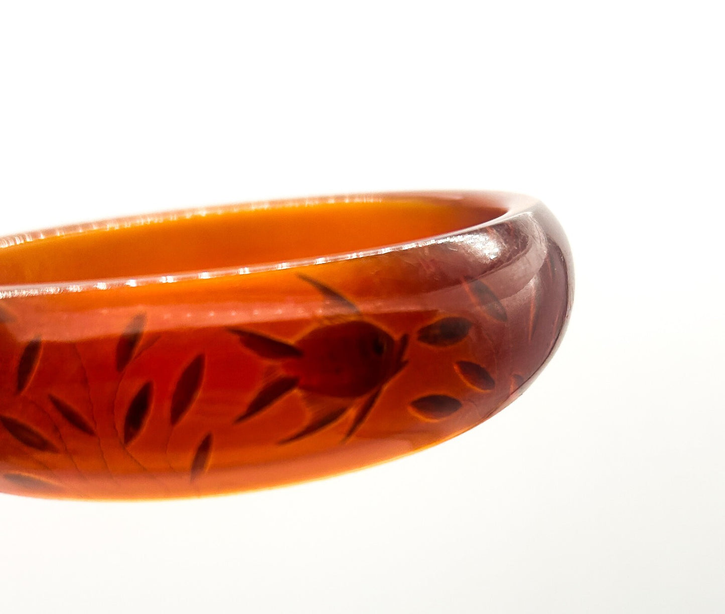 Vintage Bakelite Reverse Carved Fish & Reeds Scene Retro Bangle Bracelet