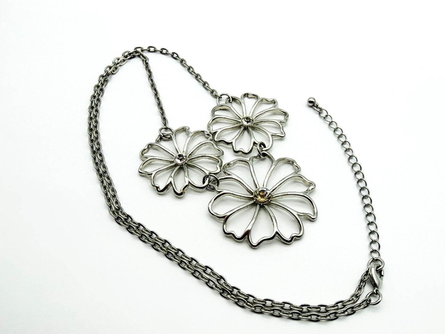Silver Tone Triple Flower Statement Necklace Rhinestone Floral Pendant 26”