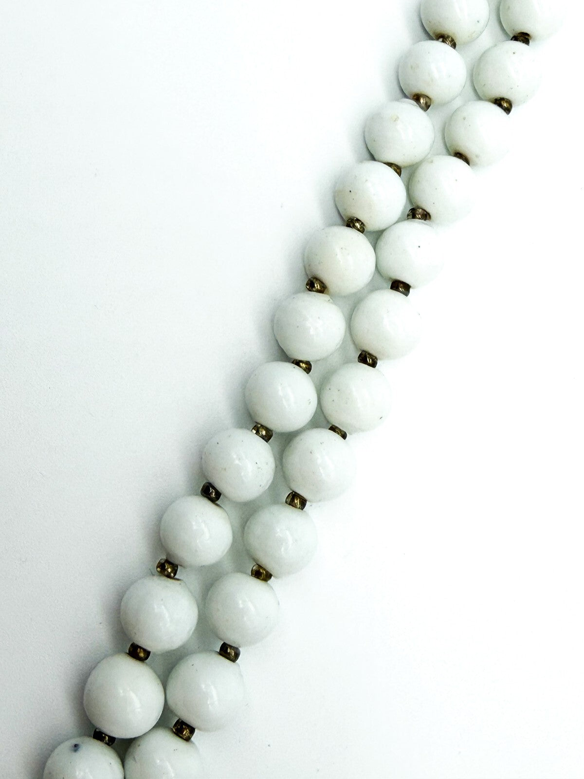 Vintage White Milk Glass Graduated Bead Necklace Gold Tone Spacers 21”