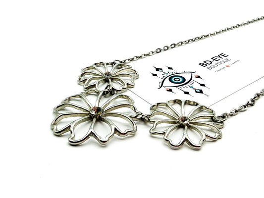Silver Tone Triple Flower Statement Necklace Rhinestone Floral Pendant 26”