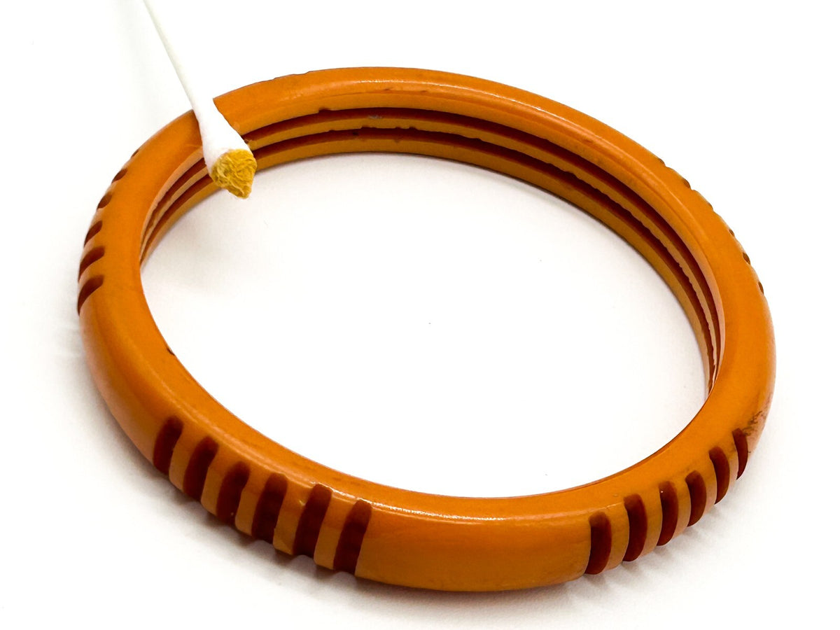 Vintage Deep Carved Butterscotch Bakelite Bangle 1930s-early 40s 6.5cm