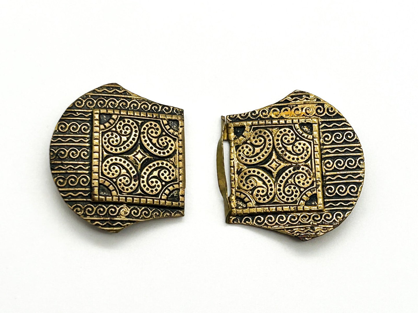 Vintage Ornate Brass Gold Tone Belt Buckle Embossed Scroll Pattern Black Metal