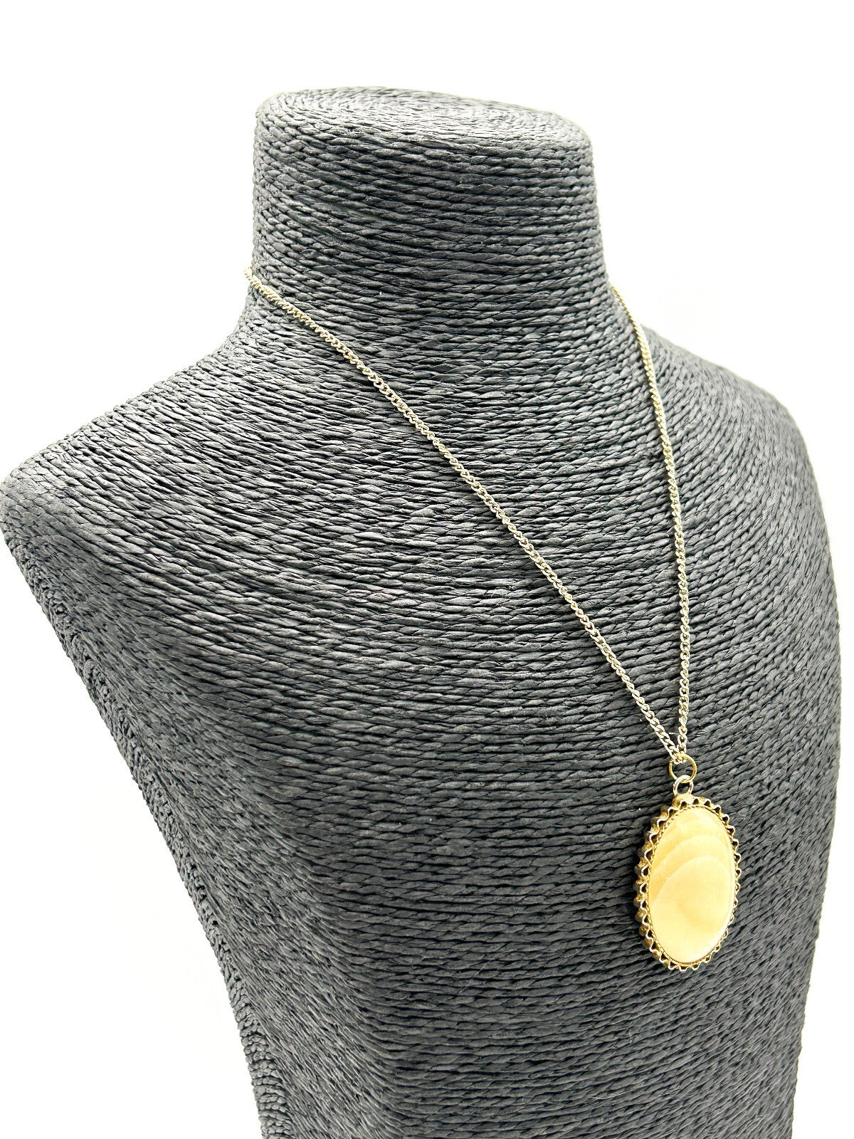 Vintage Lemon Agate Cabochon Pendant Necklace Gold Tone Oval Yellow Gemstone
