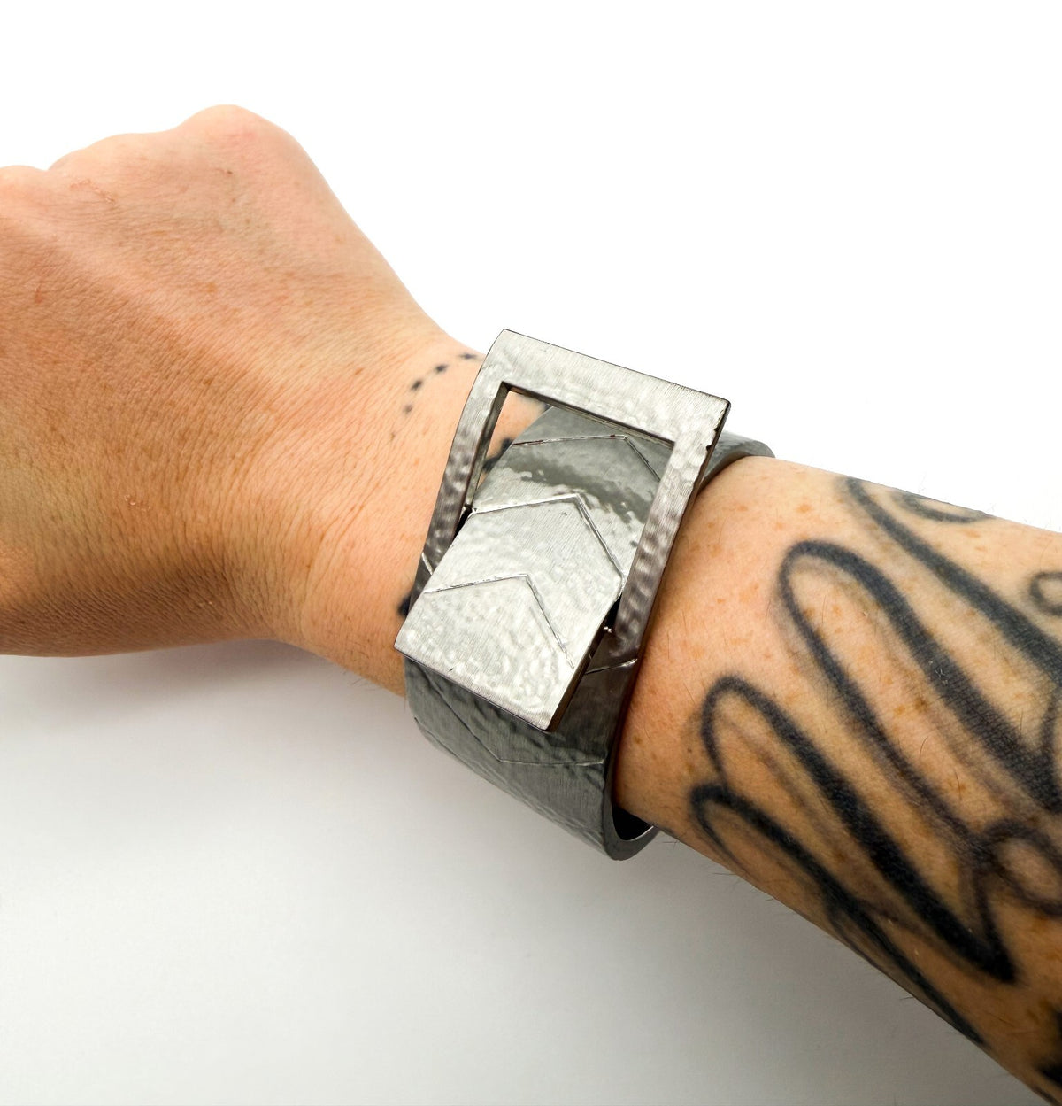 Geometric Silver Tone Buckle Bangle Textured Hammered Statement Cuff Bracelet
