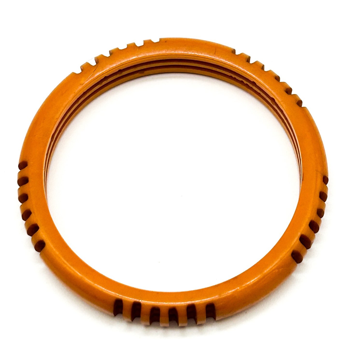 Vintage Deep Carved Butterscotch Bakelite Bangle 1930s-early 40s 6.5cm
