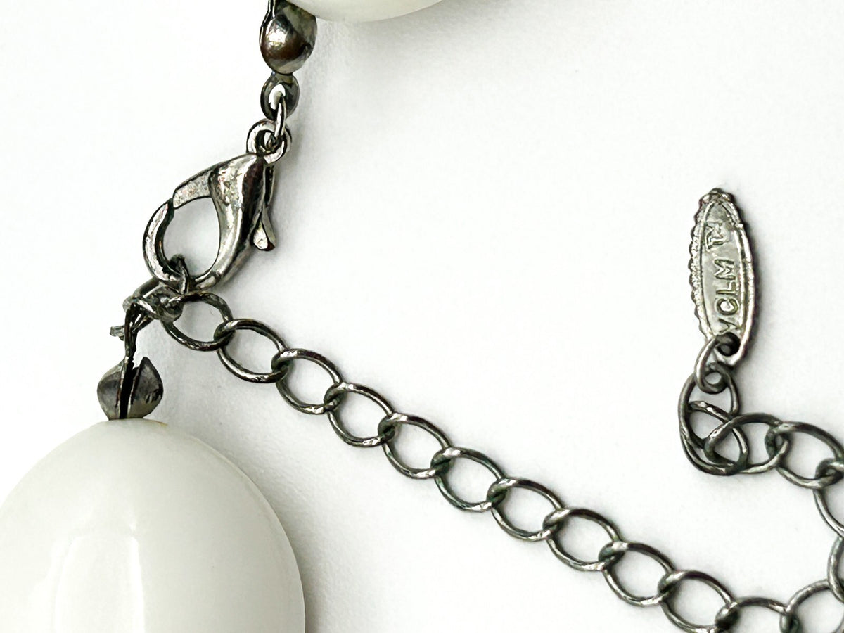 Vintage Chunky White Acrylic Necklace Graduated Oval Beads Silver Tone 90s-Y2K