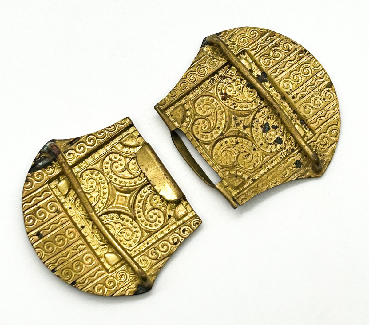 Vintage Ornate Brass Gold Tone Belt Buckle Embossed Scroll Pattern Black Metal