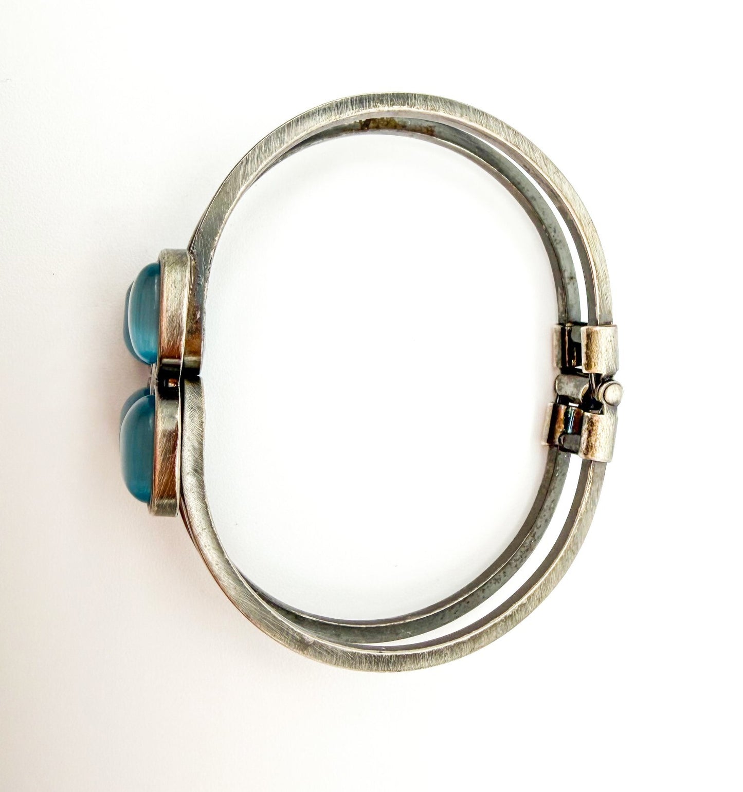 Vintage Blue Cat’s Eye Glass Clamper Bangle Silver Tone Hinged Bracelet Retro