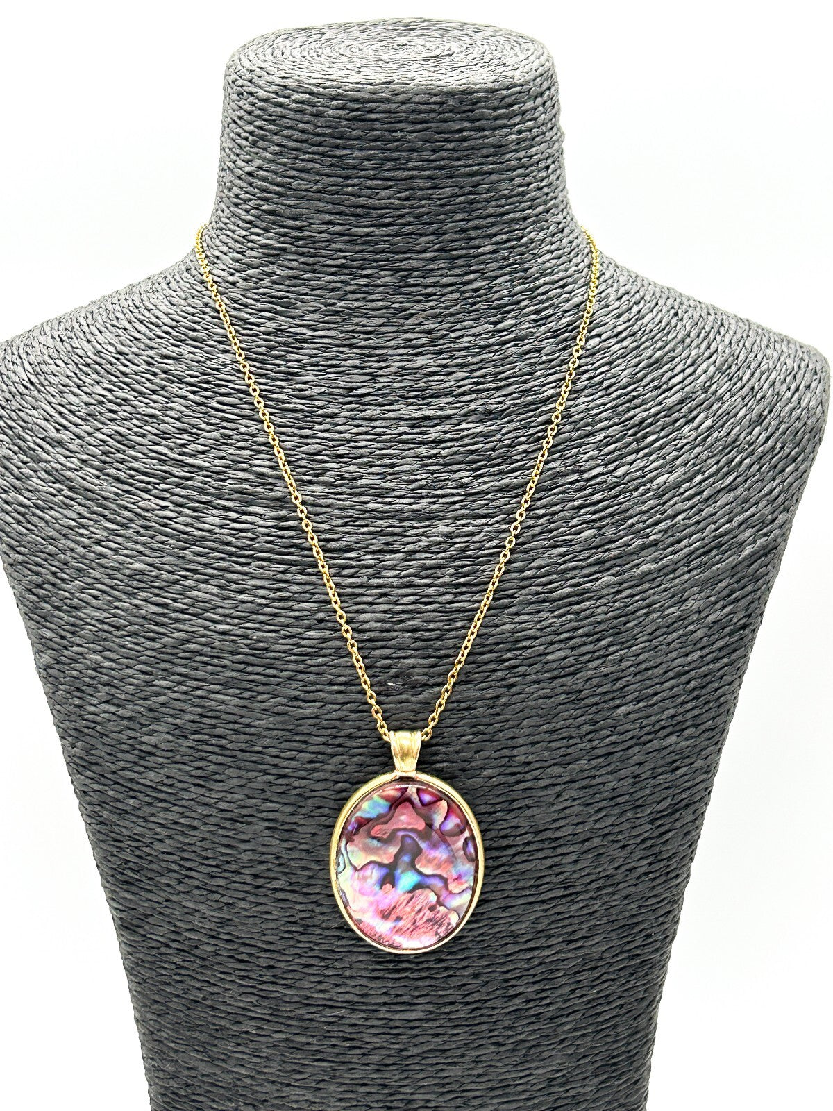 Vintage Abalone Paua Shell Pendant Necklace Gold Tone Oval Iridescent 17.5”