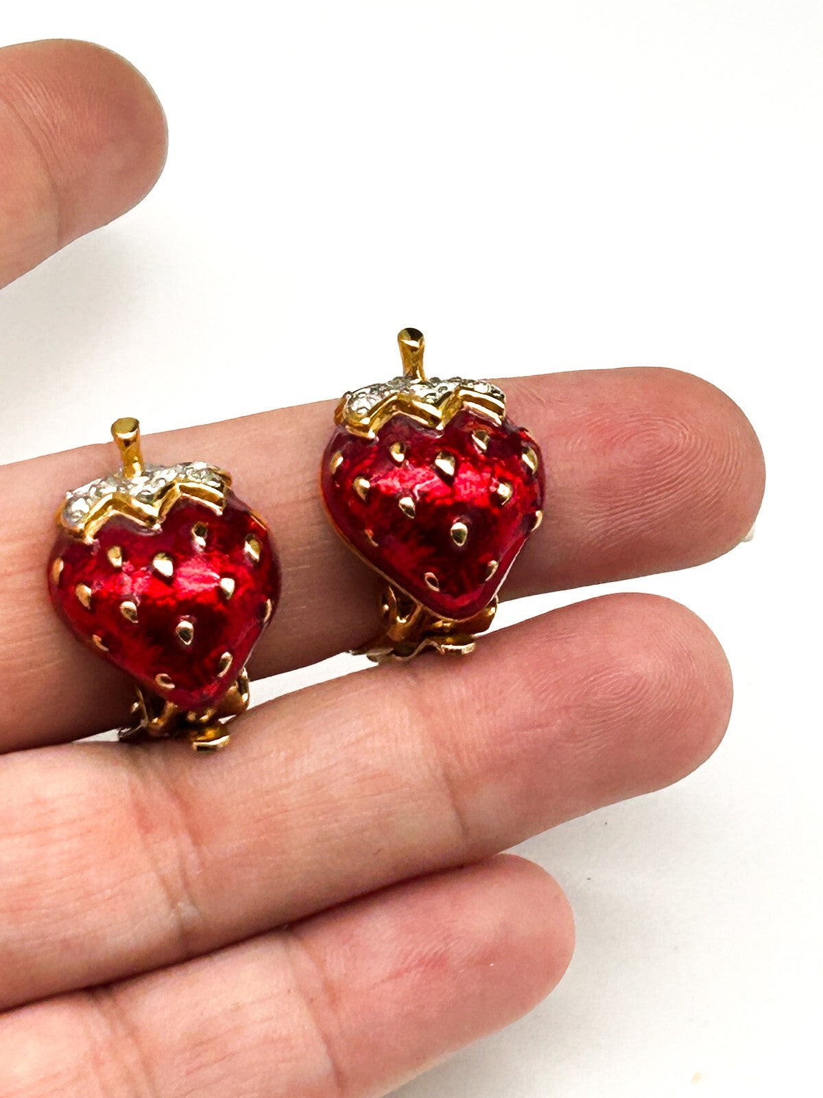 Vintage Cabouchon Strawberry Clip On Earrings Red Enamel Gold Tone Novelty Fruit