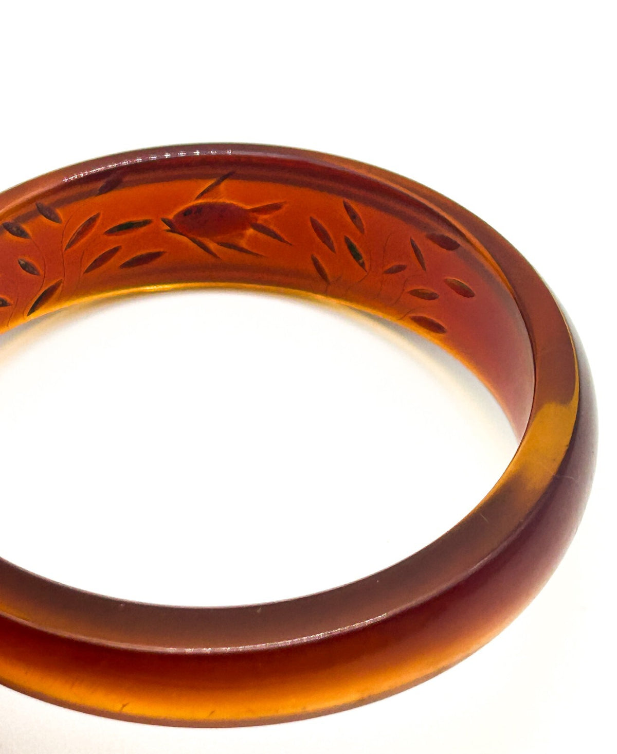 Vintage Bakelite Reverse Carved Fish & Reeds Scene Retro Bangle Bracelet