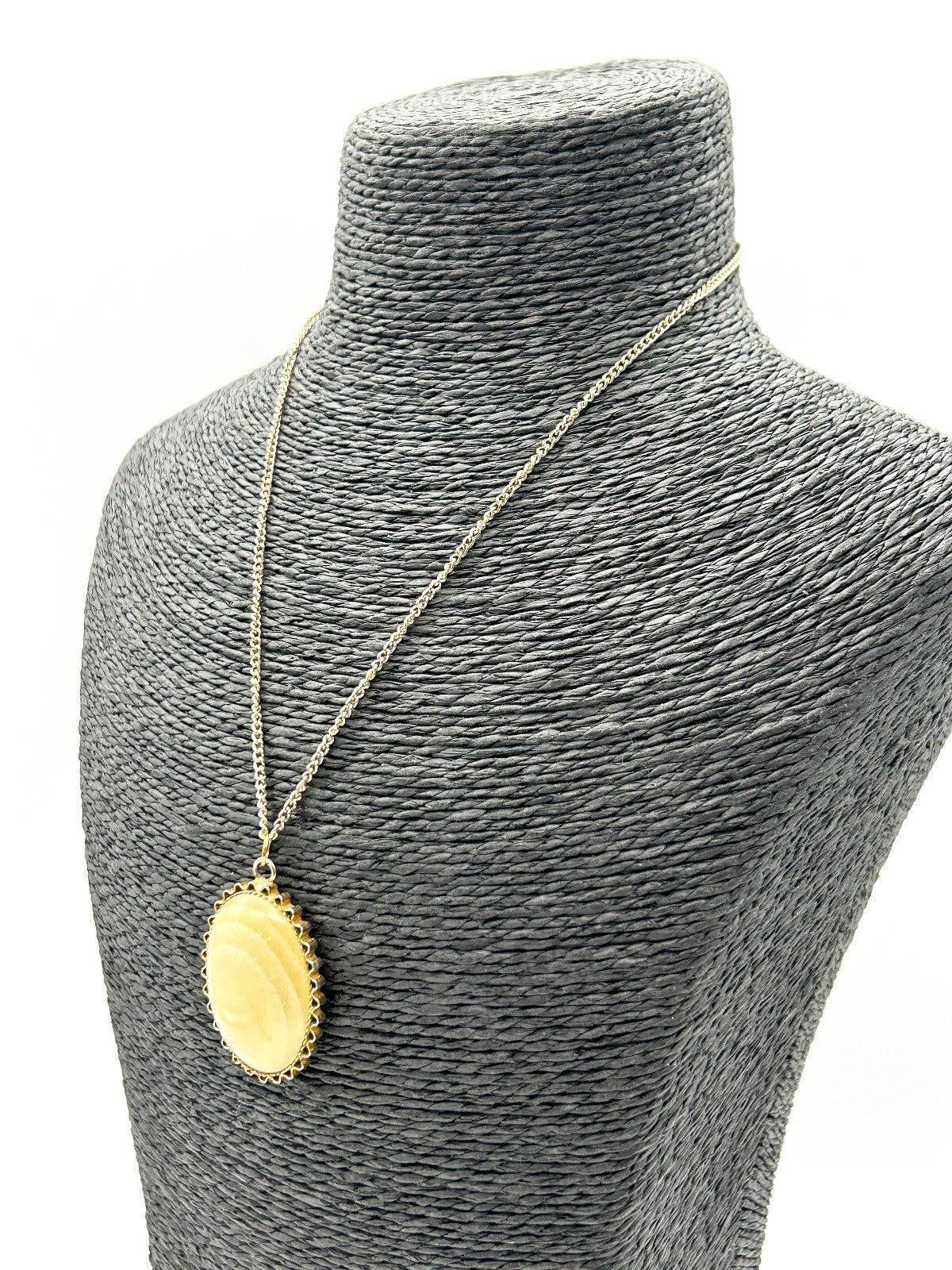 Vintage Lemon Agate Cabochon Pendant Necklace Gold Tone Oval Yellow Gemstone