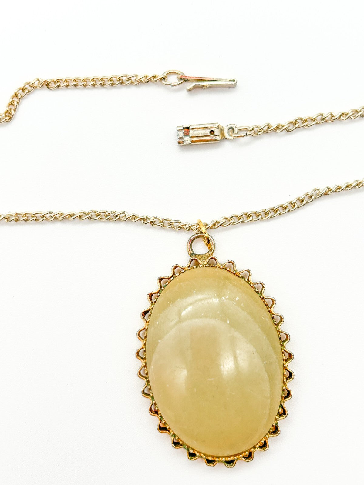 Vintage Lemon Agate Cabochon Pendant Necklace Gold Tone Oval Yellow Gemstone