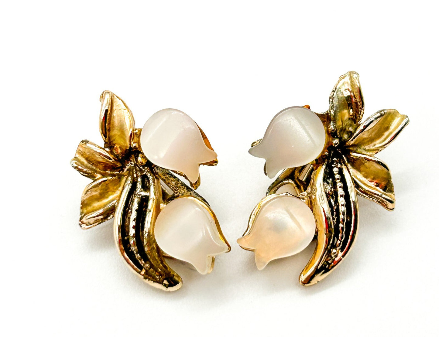 Vintage Gold Tone Thermoset Lucite Tulip Flower Clip On Earrings 1950s Retro
