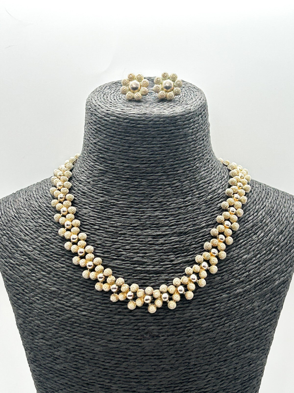 Vintage Gold Tone Rope Effect Ball Necklace Set Floral Stud Earrings 16.5”