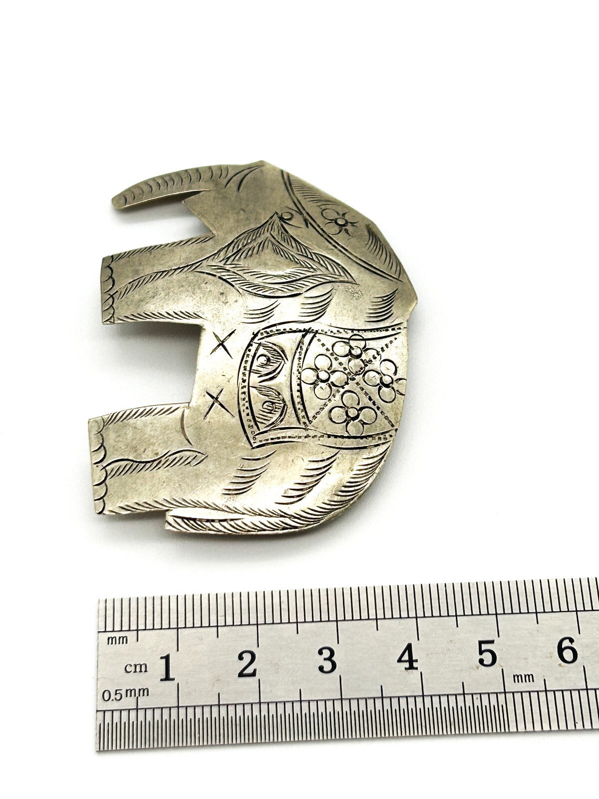 Vintage Silver Tone Etched Elephant Brooch Figural Animal Pin Ethnic Style 6cm