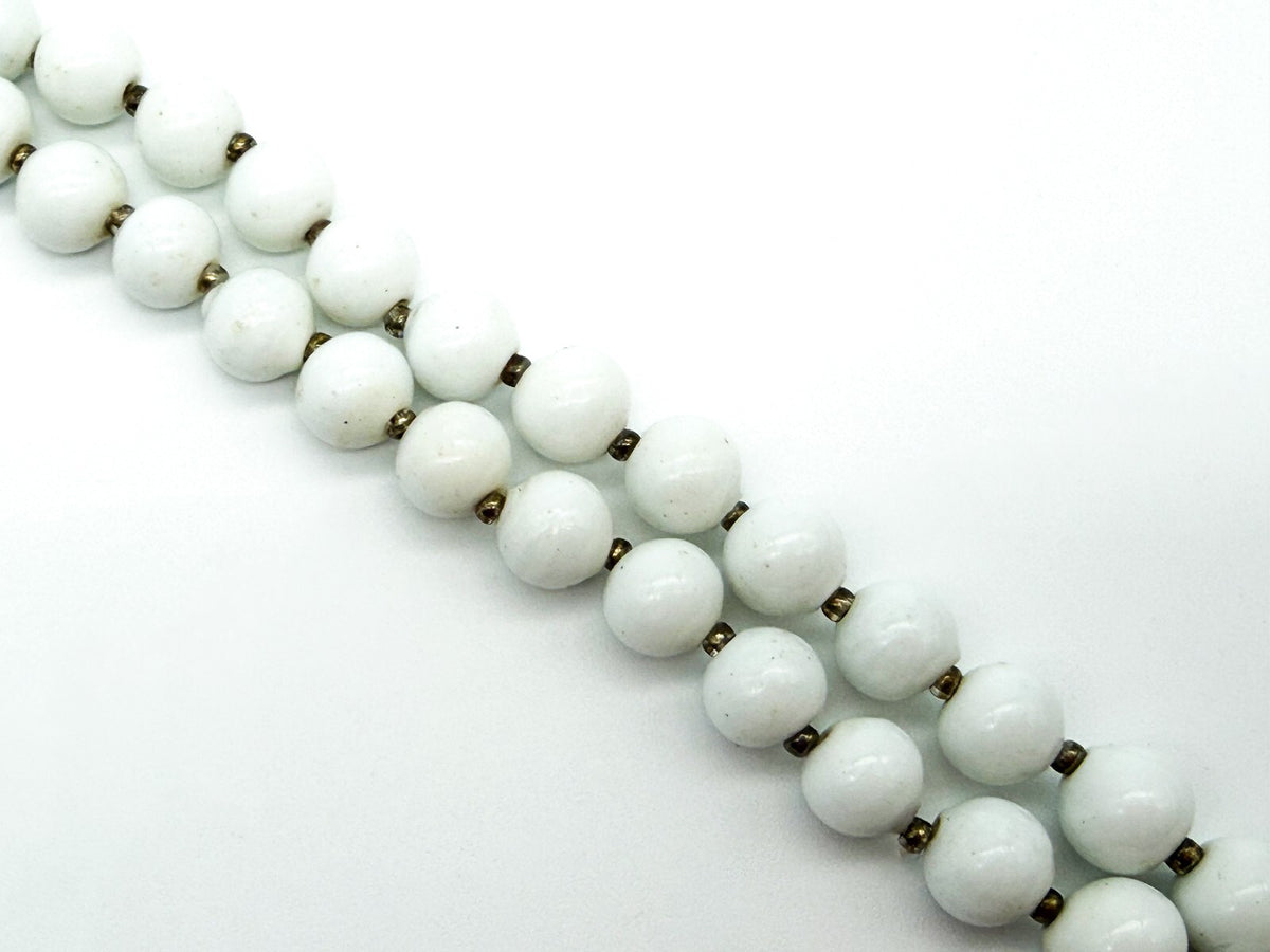 Vintage White Milk Glass Graduated Bead Necklace Gold Tone Spacers 21”