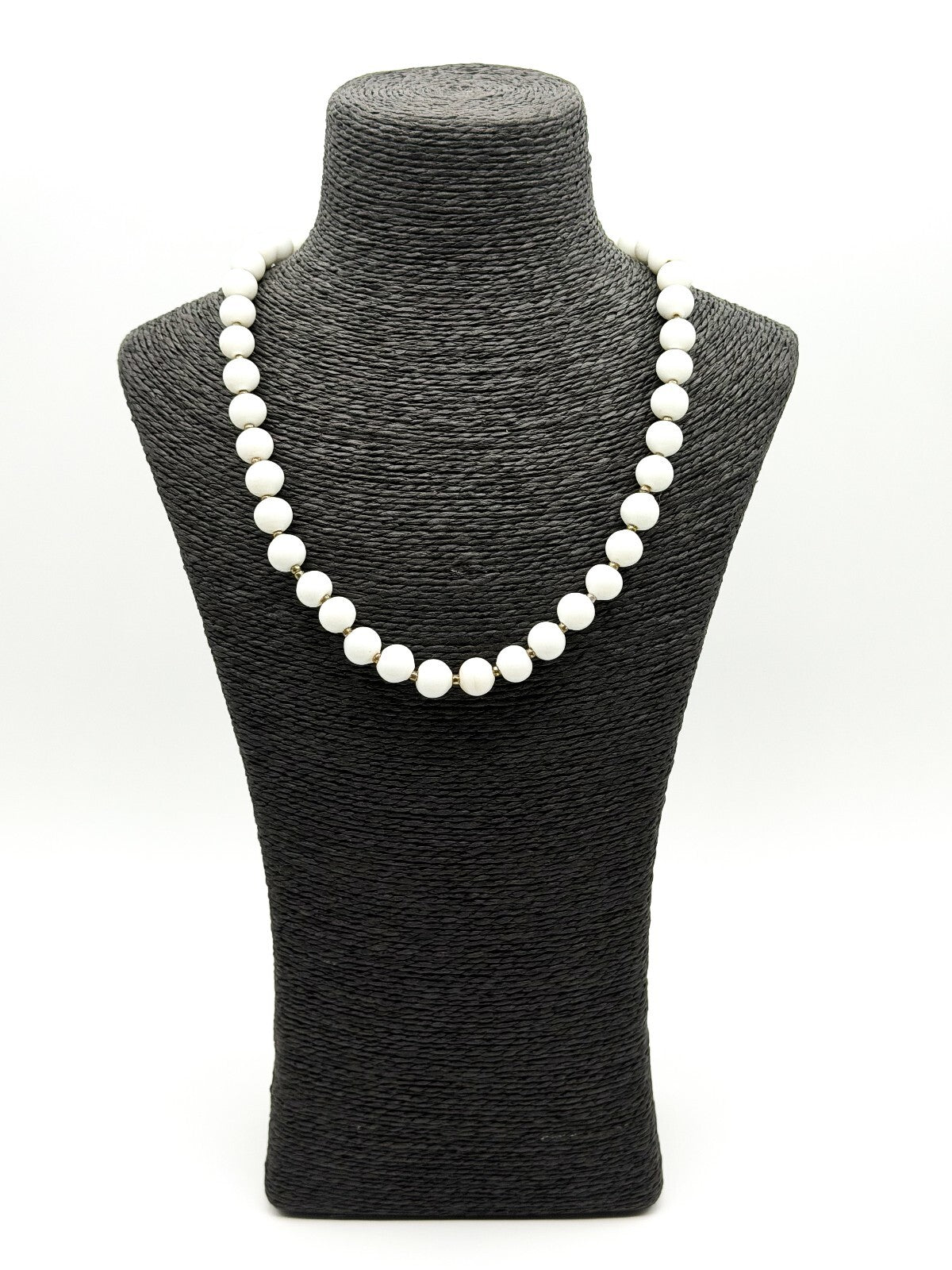 Vintage White Milk Glass Graduated Bead Necklace Gold Tone Spacers 21”