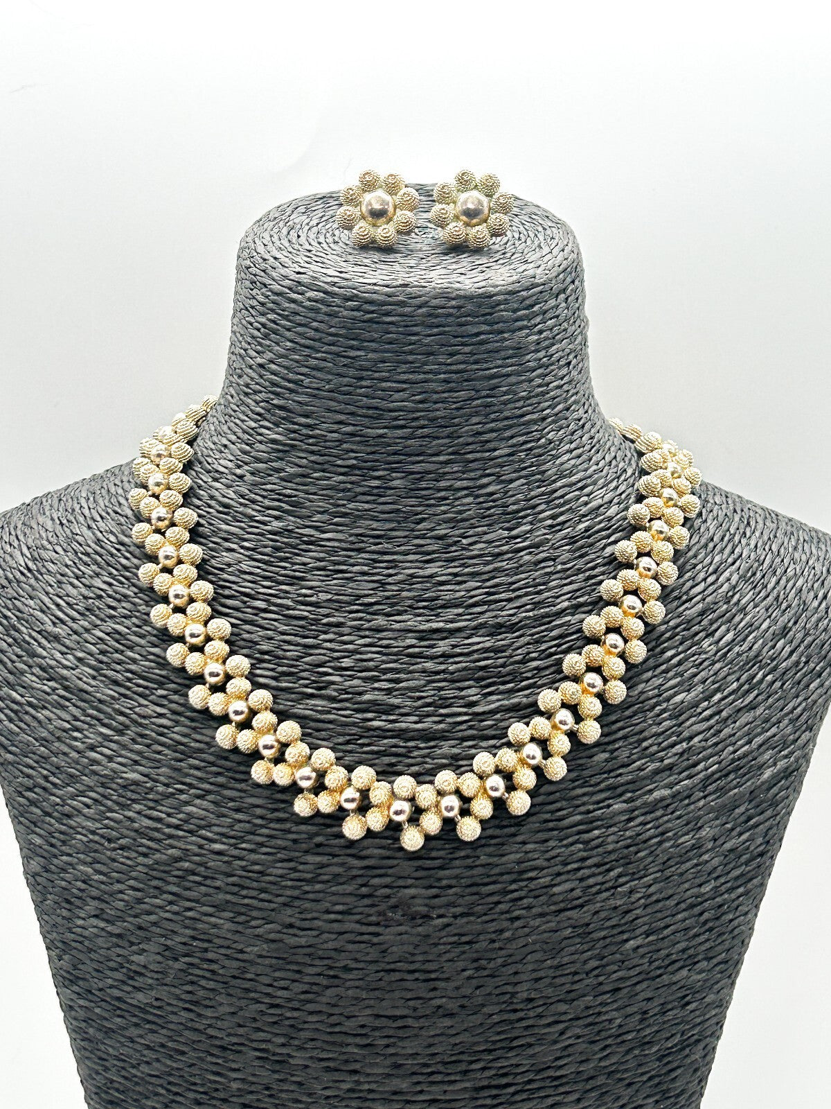 Vintage Gold Tone Rope Effect Ball Necklace Set Floral Stud Earrings 16.5”