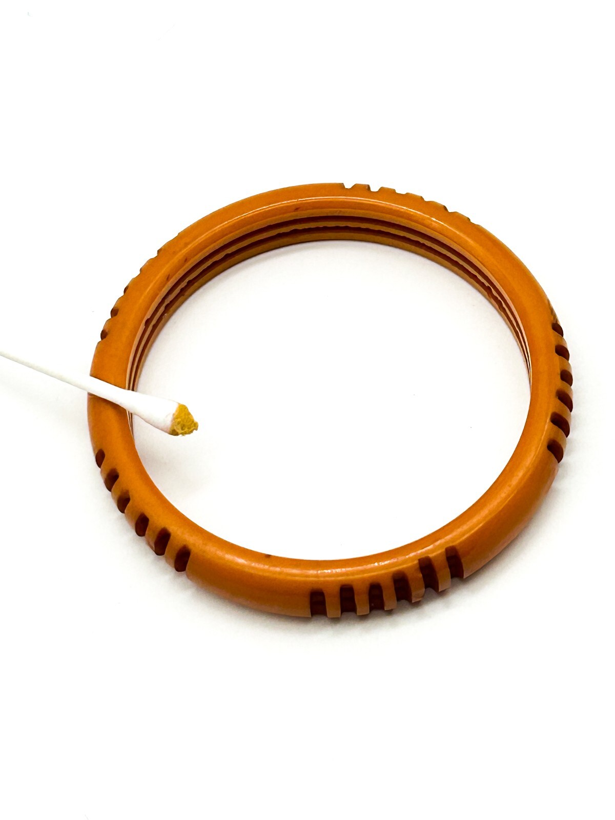 Vintage Deep Carved Butterscotch Bakelite Bangle 1930s-early 40s 6.5cm