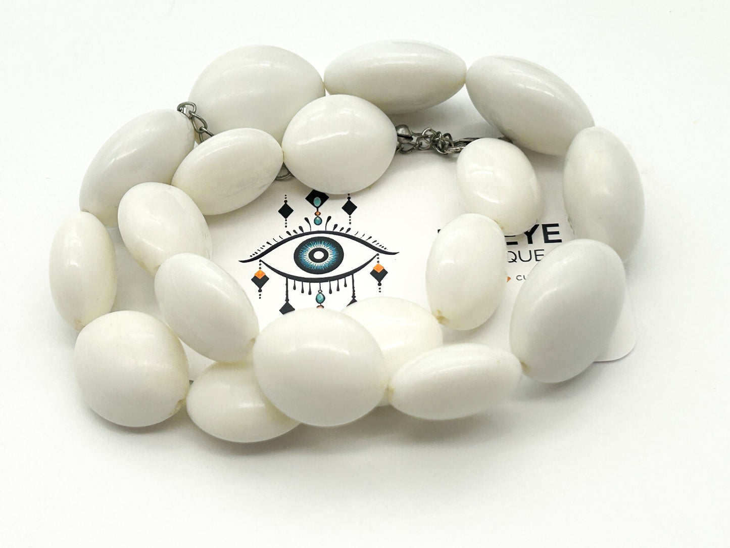 Vintage Chunky White Acrylic Necklace Graduated Oval Beads Silver Tone 90s-Y2K