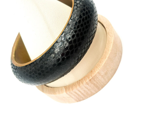 Vintage Black Bracelet Textured Faux Snakeskin Bangle Gold Tone Brass Interior