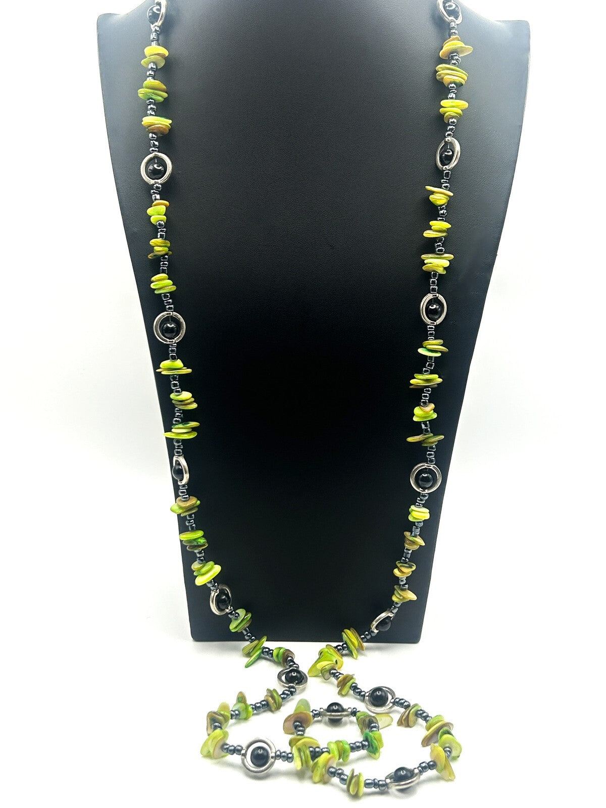 Y2K VTG Dyed Green Shell Chip Necklace - Black Bead and Silver Tone Hoop Detail