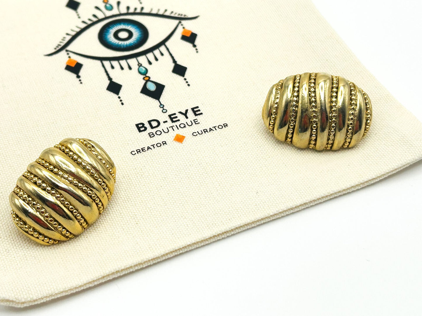 Vintage Ribbed Gold Tone Oval Clip-On Earrings