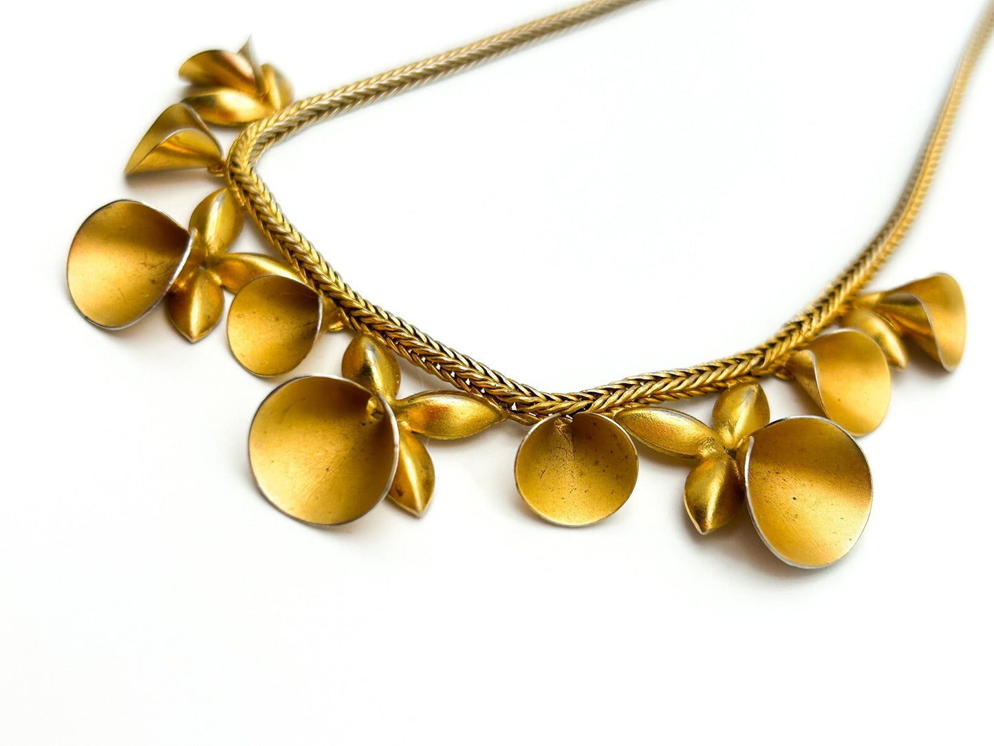 Unsigned Vintage Gold Tone Fluted Petal Flower Necklace