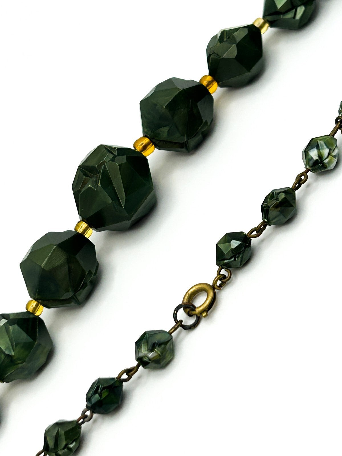 Vintage Modernist 50s-60s Moulded Green Faceted Beaded Necklace